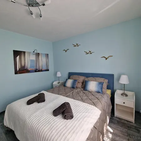 Cozy And Charming Nellys Nest In 아파트 *