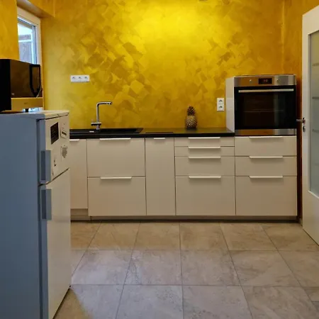 Cozy Modern Newly Renovated In شقة كاسيل